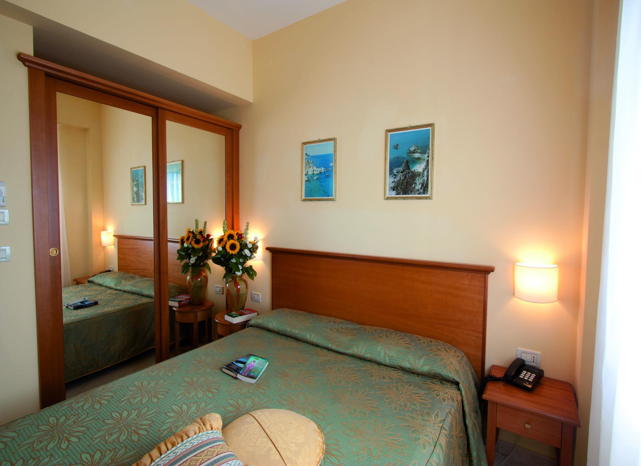 Hotel Tirreno Parghelia Eksteriør billede