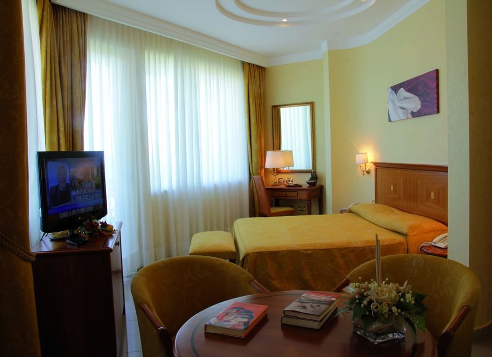 Hotel Tirreno Parghelia Værelse billede