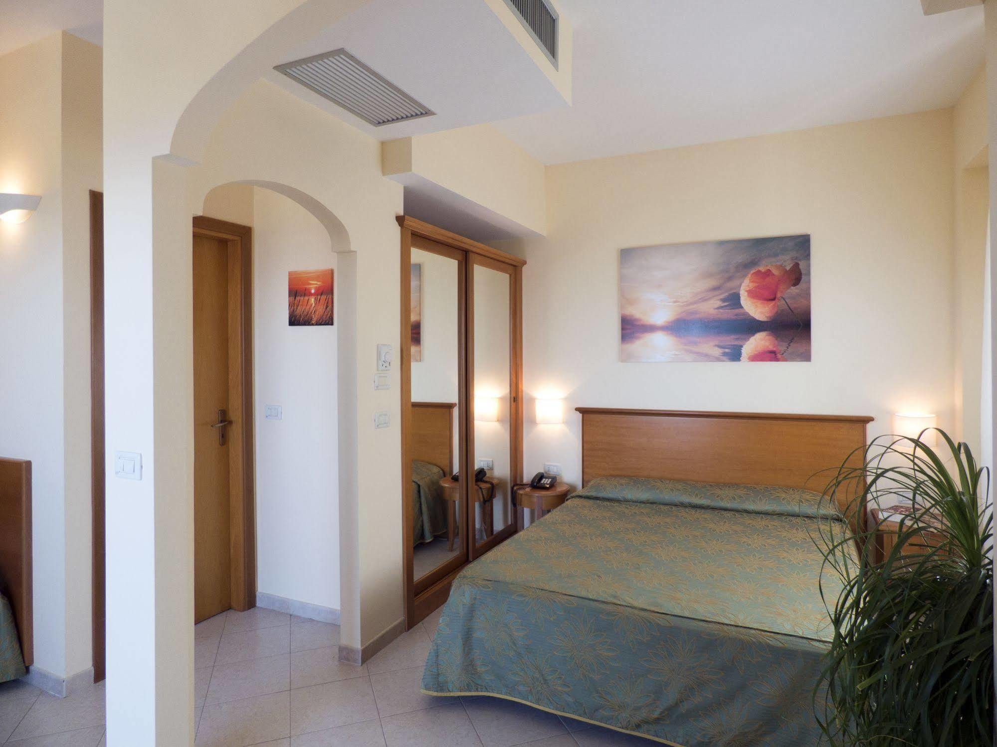Hotel Tirreno Parghelia Eksteriør billede