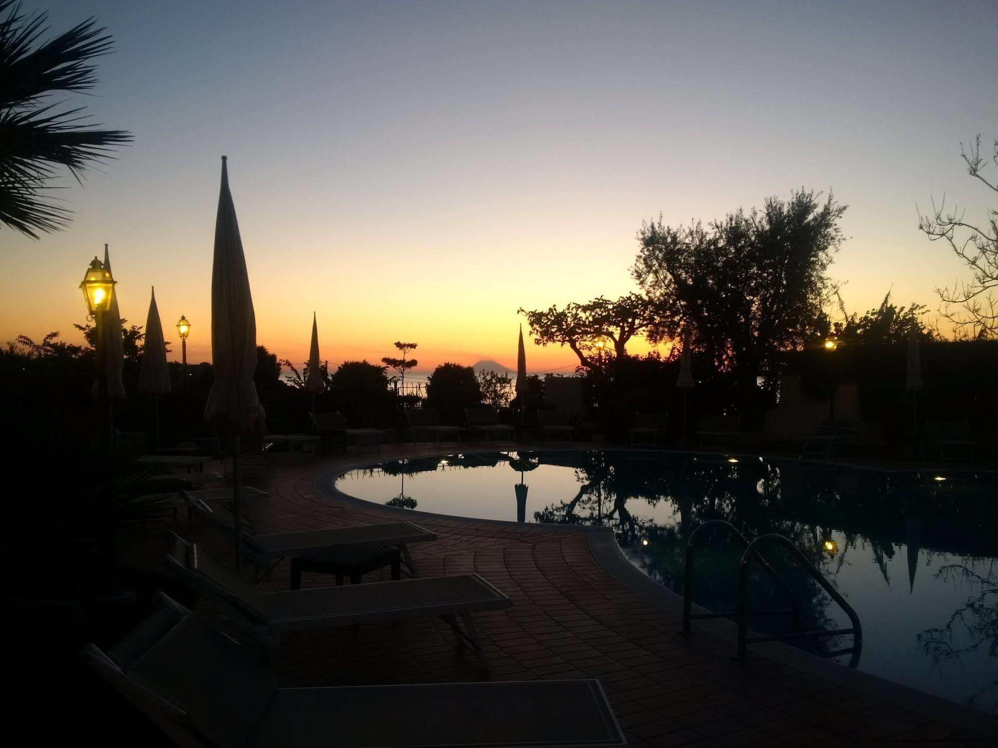 Hotel Tirreno Parghelia Eksteriør billede