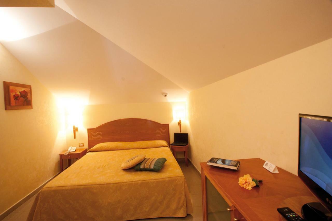 Hotel Tirreno Parghelia Eksteriør billede