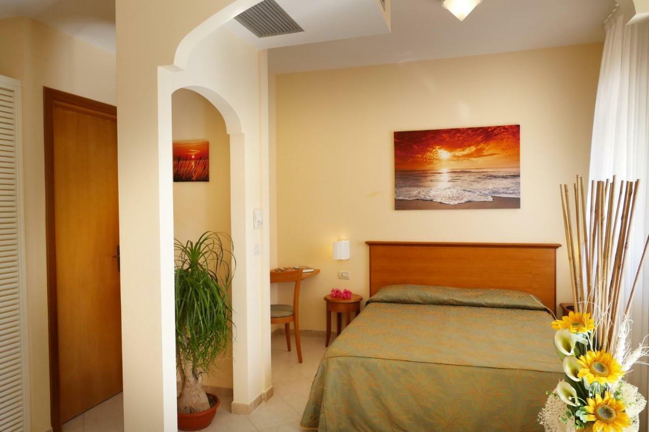 Hotel Tirreno Parghelia Eksteriør billede