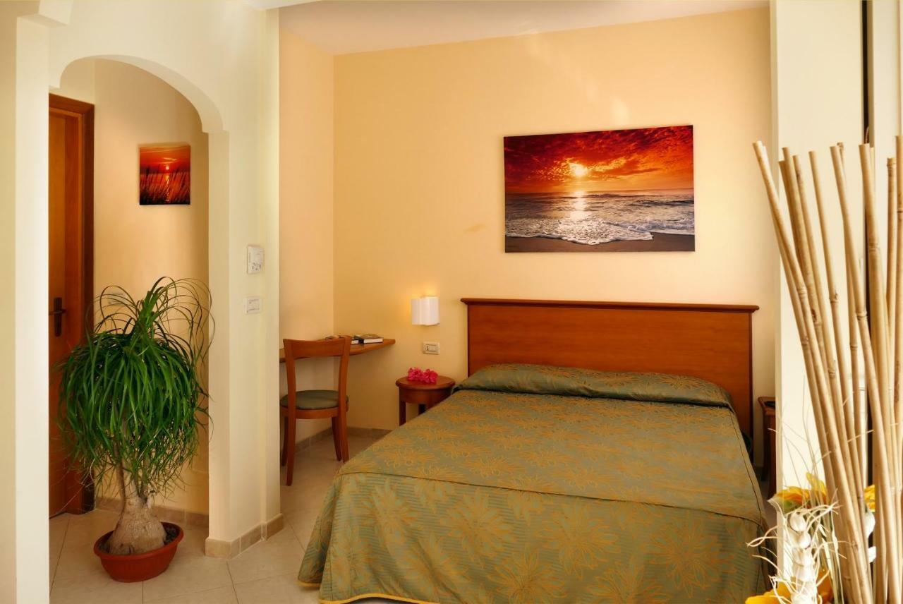Hotel Tirreno Parghelia Eksteriør billede